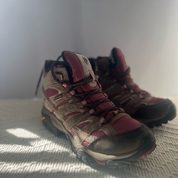 Merrell Shoes - Merrell Hiking Boots Size 7 worn once on Angels Landing Hike. Vibram soles
